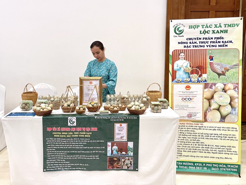 Bàn giao thương sản phẩm nông nghiệp - trứng chim trĩ - đến từ HTX Thương mại Dịch vụ Lộc Xanh