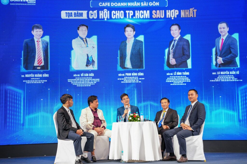 Các diễn giả chia sẻ tại Tọa đàm